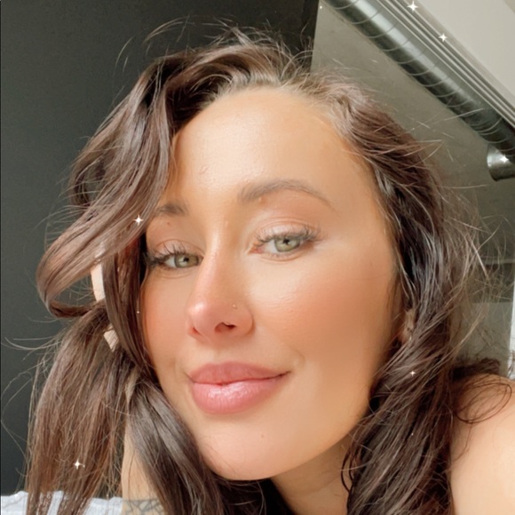 Meet your Posher, Laura - Picture 1 of 1